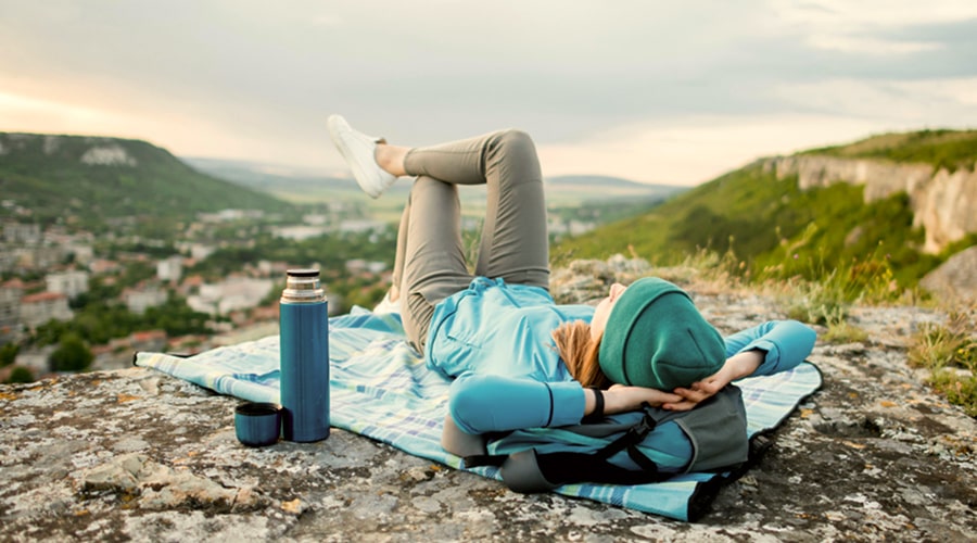 Viaggio Sostenibile per Due: 5 Abitudini Green da Adottare Subito